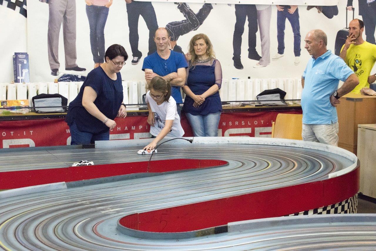 2018-06-15 UI Slot Car Rennen 145 @ Gerhartl-Sinzinger Dietmar.jpg